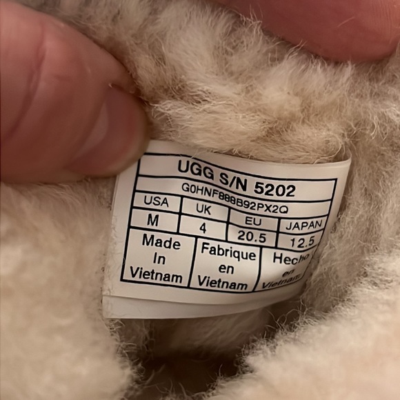 UGG Erin Bootie Baby Sheepskin Wool - Picture 7 of 8